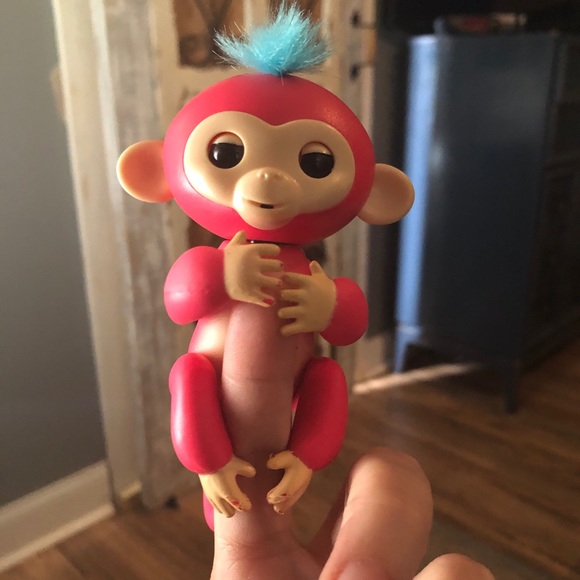 SOLD Fingerlings AIMEE monkey and Jungle Gym Set - Picture 3 of 7